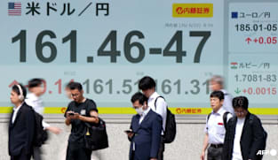 Yen hovers near 40-year low against dollar