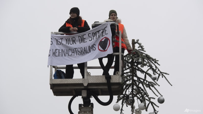Climate activists spray Berlin's Brandenburg Gate with orange paint