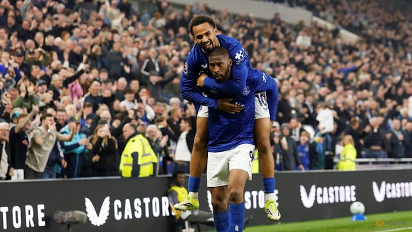 Rosenior bemoans 'cheap goals' as Everton thump Chelsea