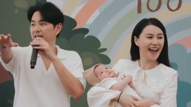 萧正楠、黄翠如办百日宴，首度公开儿子可爱模样！明星宾客齐聚被喻为“胜过台庆”
