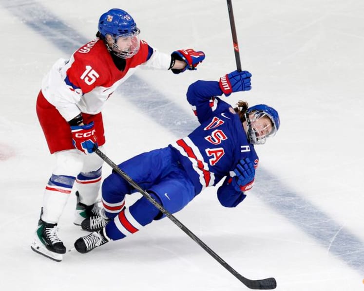 Ice hockey-US overpower Czechs, Italy thrill home crowd, Sweden beat Germany as women's tournament begins