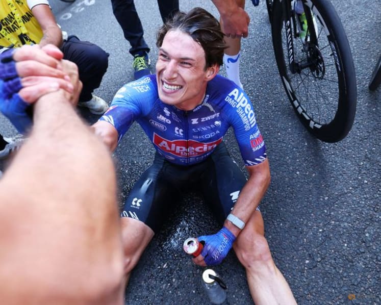 Philipsen sprints to victory in Tour de France stage 17, Pogacar retains overall lead