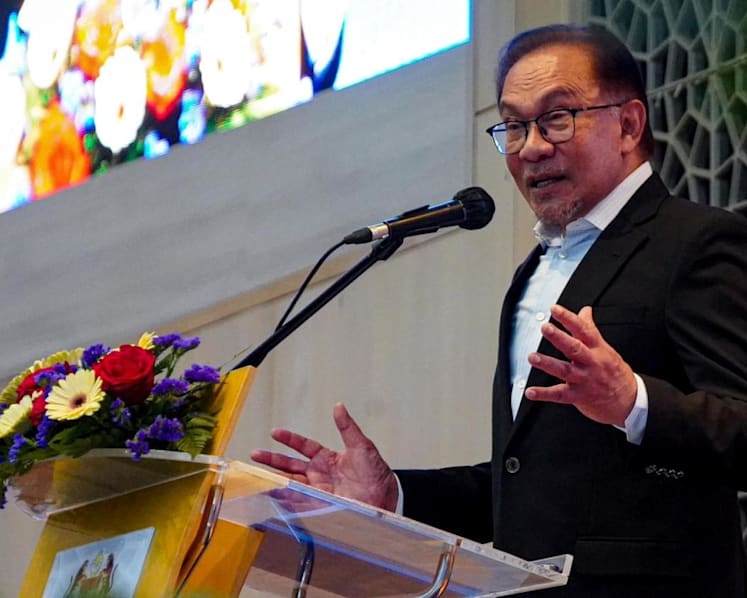 Malaysia PM Anwar says ban on political talk in mosques, prayer halls by state rulers must be respected 