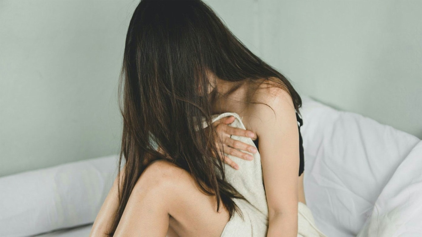 涉多次性侵15岁少女　本地前男艺人被控上法庭