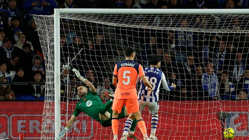 Real Sociedad stun Barcelona 2-1 to end leaders' winning streak