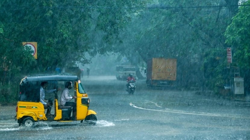 பெஞ்சல் புயல்: தயார்நிலையில் தமிழகம் பெஞ்சல் புயல்: தயார்நிலையில் தமிழகம்