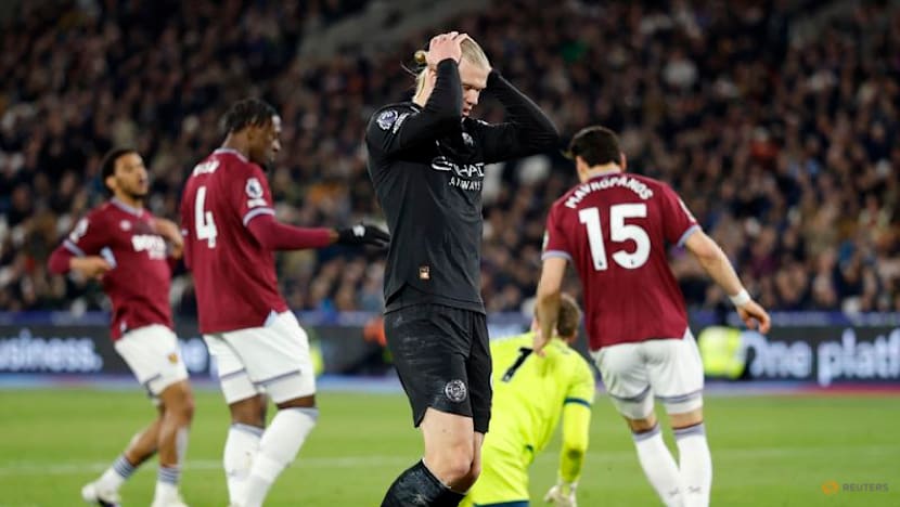 Man City lose ground on Arsenal with draw at West Ham