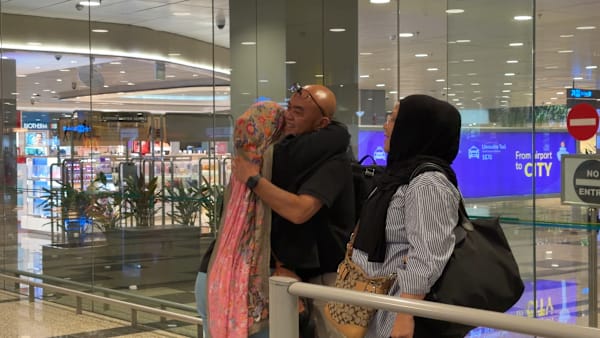 Warga SG terkandas di Jakarta akibat letusan Anak Krakatau ambil iktibar - dapatkan insurans, bawa ubat lebih