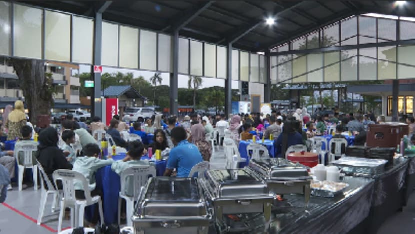 Penghuni Rumah Kebajikan Muhammadiyah seronok berbuka bersama keluarga tersayang