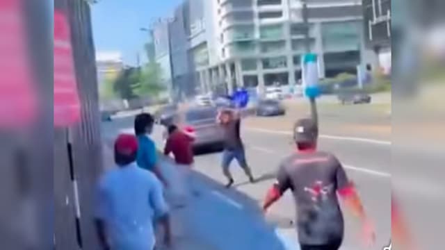 沙巴亚庇市两旅游公司员工为拉客摊位前爆发群殴