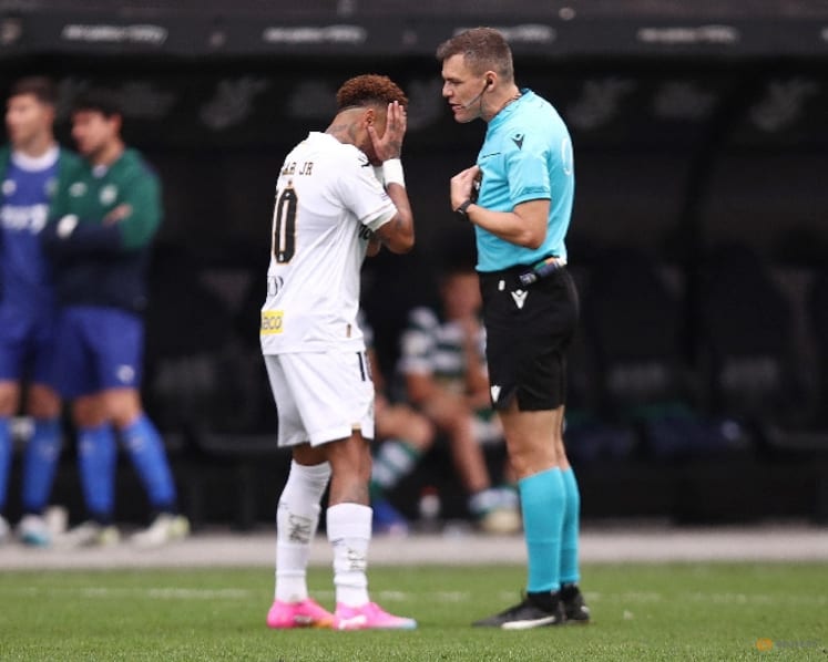 Neymar loses cool over botched substitution in final World Cup audition