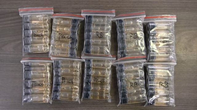 涉嫌贩运含依托咪酯电子烟 25岁女子被控上庭