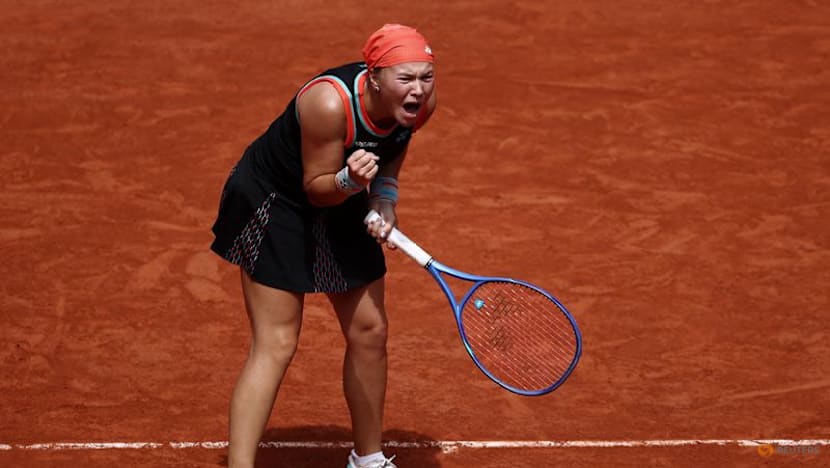 Shnaider reaches maiden Grand Slam quarter-final with upset victory over Keys