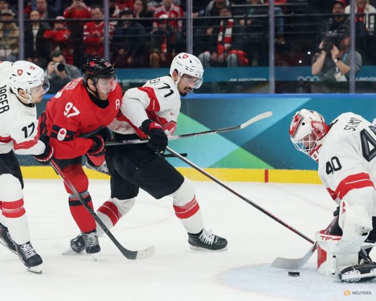 Ice hockey-Canada ease past Swiss, Finland beat Sweden, Slovakia, Czechs notch wins