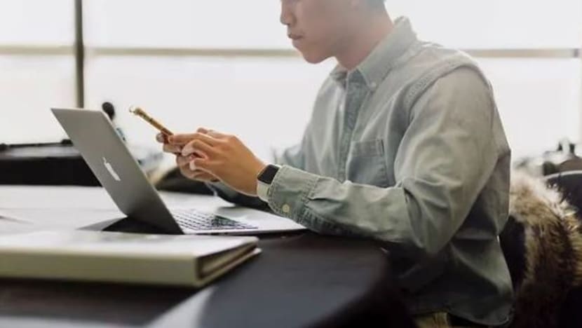 10 tip untuk jaga bahagian belakang anda semasa bekerja dari rumah