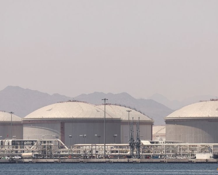 Oil slips 5% on hopes of US-Iran deal