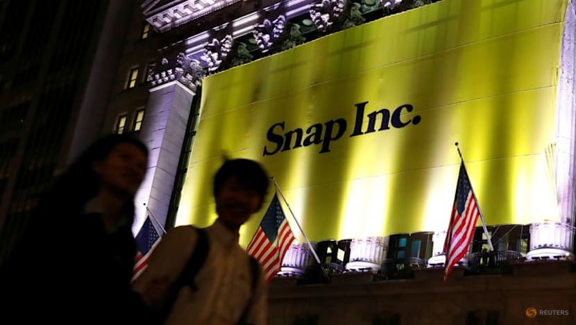 Snap reports upbeat revenue as holiday season fuels ad sales