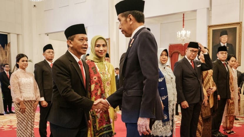 Indonesia’s President Jokowi reshuffles Cabinet two months before term ends, but critics question if changes are necessary Indonesia’s President Jokowi reshuffles Cabinet two months before term ends, but critics question if changes are necessary