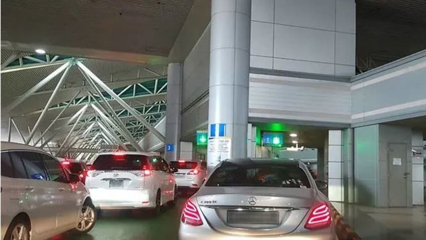 Polis jangka kenderaan yang masuk Johor, termasuk dari SG naik lebih 300,000 sehari bermula Sabtu Polis jangka kenderaan yang masuk Johor, termasuk dari SG naik lebih 300,000 sehari bermula Sabtu