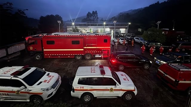 中国广西罗厘坠河 一死九失联