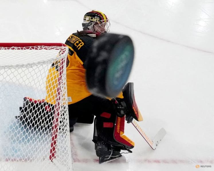 Ice hockey-Italy just want to have fun against women's hockey giants