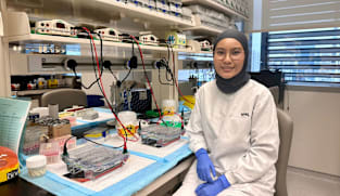 Falah Yusrina antara pertama uji sampel COVID-19, kini pantau wabak berjangkit di makmal negara