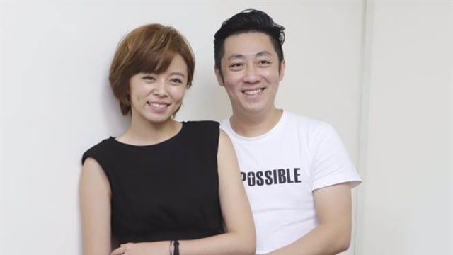 王瞳回艾成古晋老家　送一物给家人时落泪