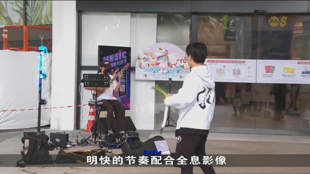 费用天气严格措施等 成街头表演创新阻力