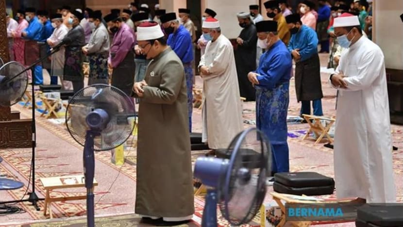 PM Muhyiddin sertai solat hajat sempena 1 tahun Perikatan Nasional PM Muhyiddin sertai solat hajat sempena 1 tahun Perikatan Nasional