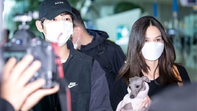 再婚后一同现身机场！宋仲基一路扶着孕妻　4保镖护驾出国