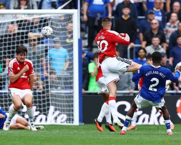 Maitland-Niles screamer earns Everton 2-2 draw with Man Utd