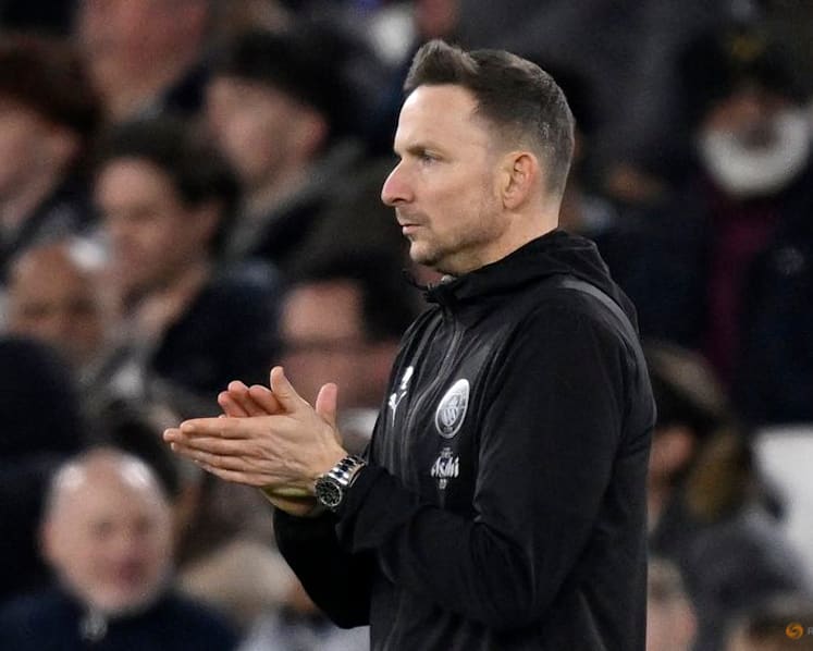 Man City lose ground on Arsenal with draw at West Ham