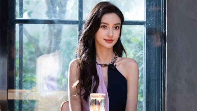 时尚宠儿出糗了！Angelababy穿山寨礼服被抓包