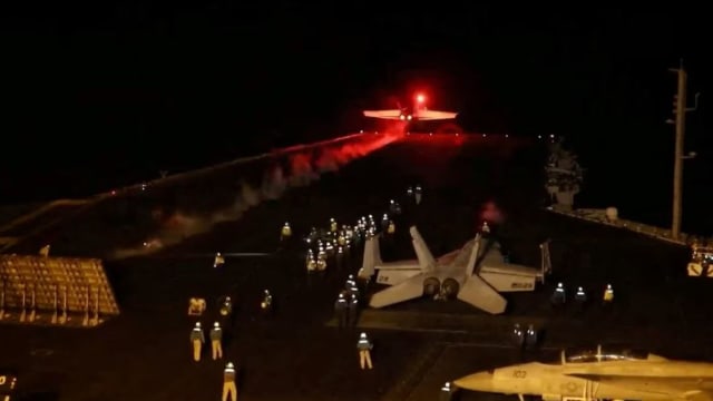 红海冲突升级 美军空袭胡塞武装指挥设施