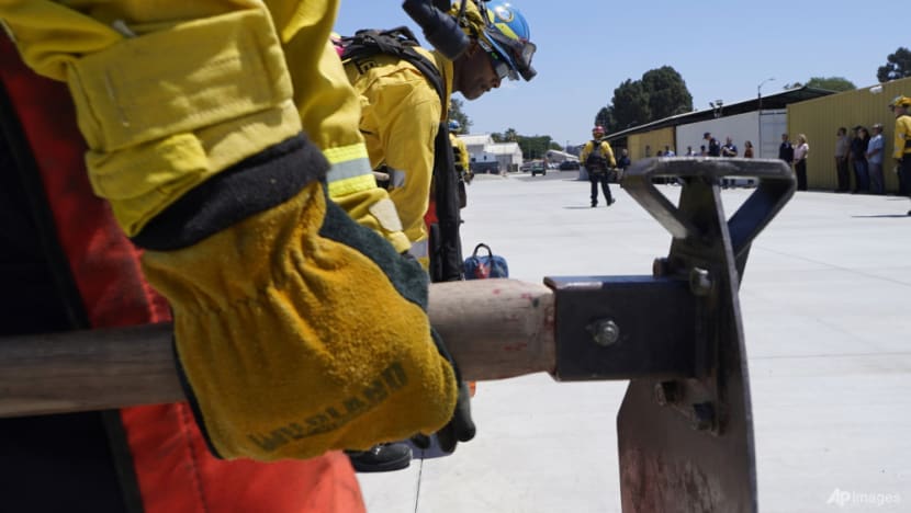 Western fires outpace California effort to fill inmate crews Western fires outpace California effort to fill inmate crews