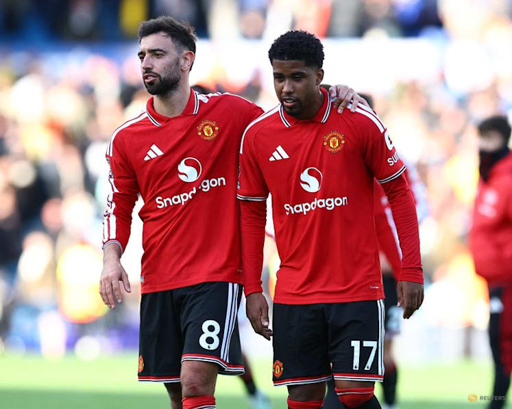 Man United show fight but familiar flaws remain in Leeds draw