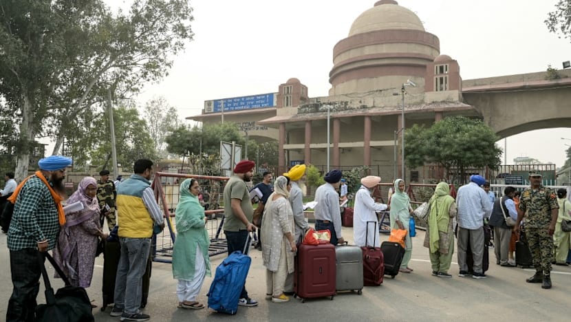 Indian Sikh pilgrims enter Pakistan, first major crossing since May conflict