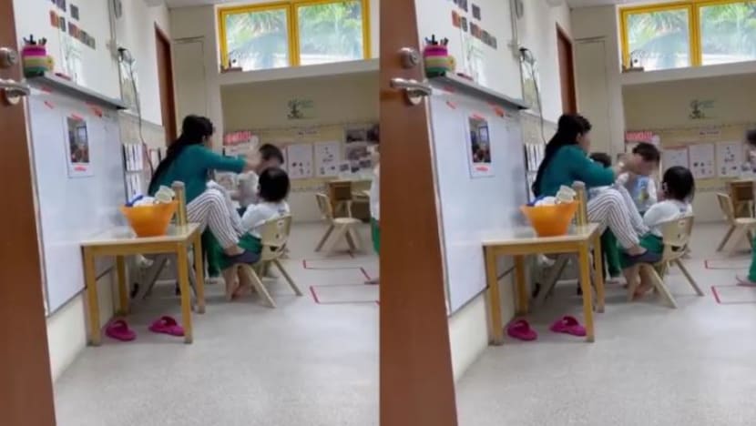 Seorang lagi guru prasekolah diberkas kerana didakwa pukul budak lelaki di tajaka Choa Chu Kang Seorang lagi guru prasekolah diberkas kerana didakwa pukul budak lelaki di tajaka Choa Chu Kang