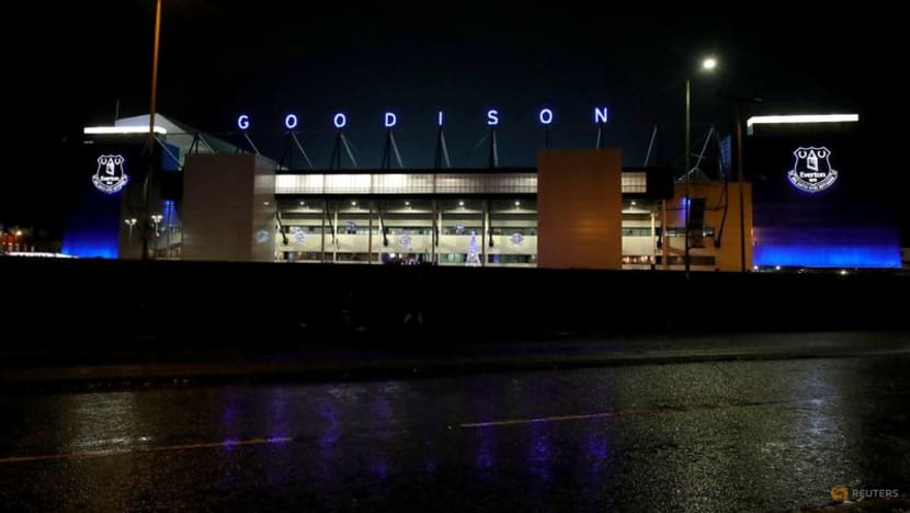 Chaotic finish to old-school game perfect derby finale at Goodison