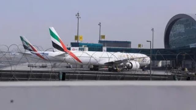迪拜机场上空传爆炸声 当局：拦截残骸坠落导致的轻微事件