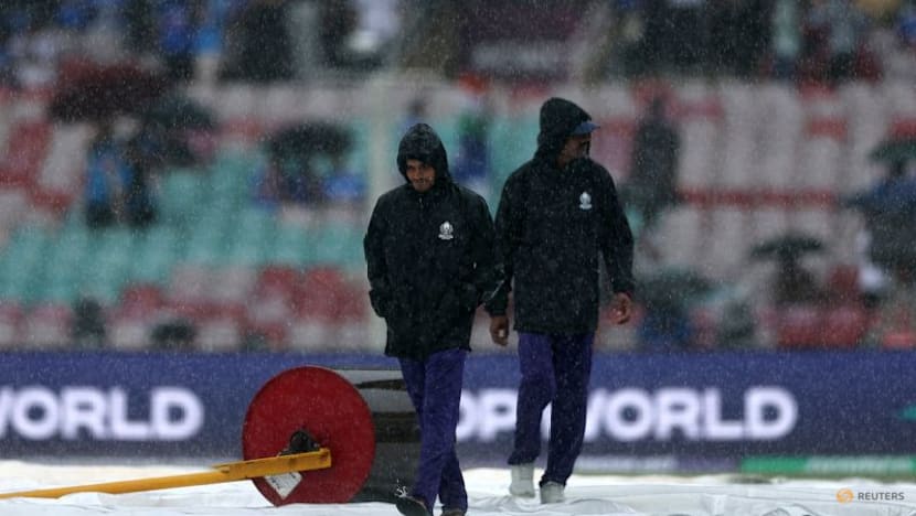 Drizzle delays start of Women's World Cup final