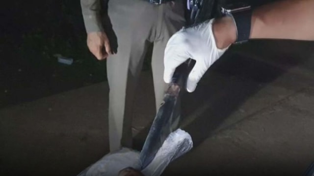 泰国少年炫耀长剑 错手刺死13岁朋友