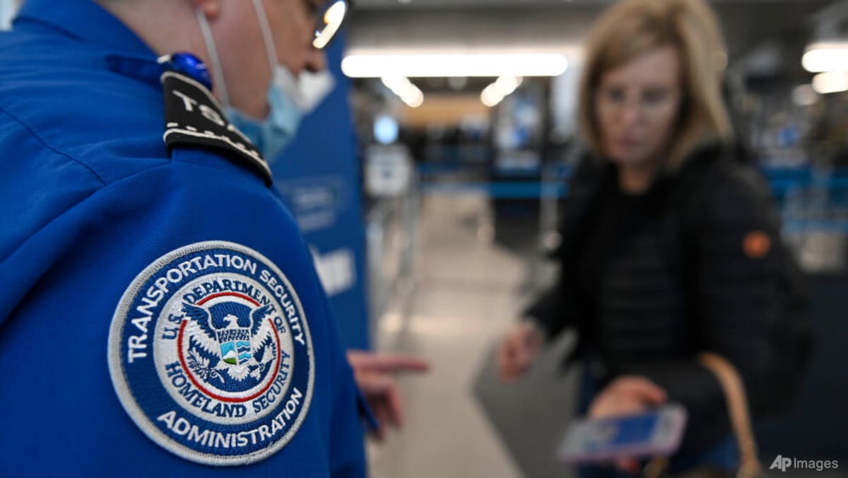 Trump orders government to pay airport security workers