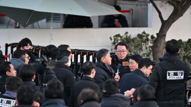 官邸军人阻挡逮捕行动 尹锡悦律师：将采取司法行动