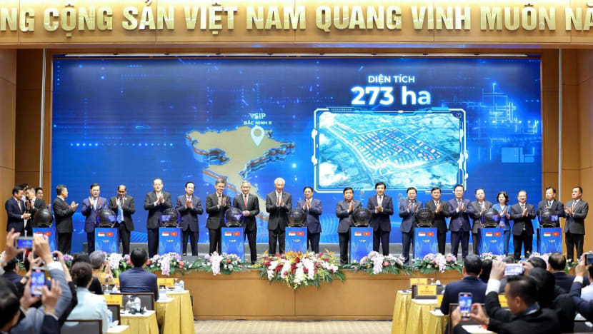Singapore and Vietnam explore stronger air connectivity, look to upgrade relationship