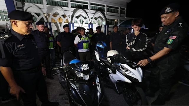 柔佛警方展开交通执法行动 发出4433张交通罚单