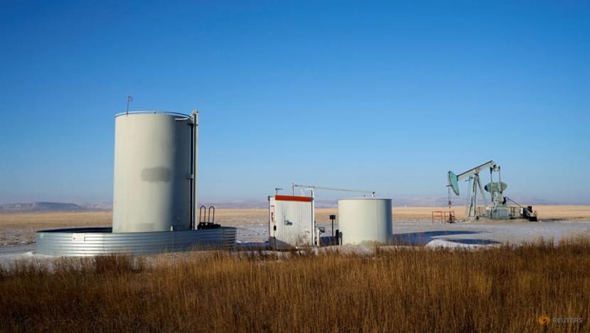 Oil extends decline by 1.5% on hopes for Russia-Ukraine peace deal