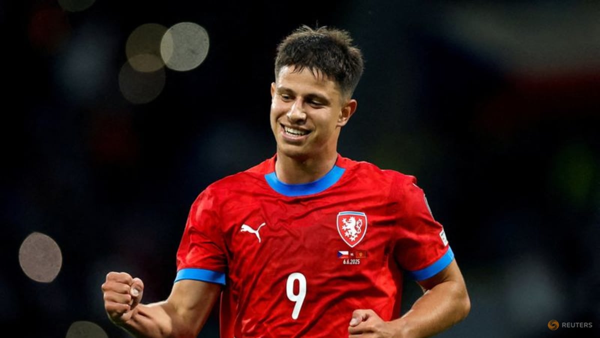 Czechs make five changes, South Africa ditch defensive formation