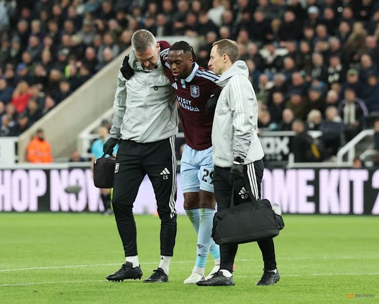 Villa's Wan-Bissaka sidelined for weeks, Manzambi out with minor knock
