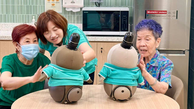 牛车水乐龄护理中心扩建启用 AI社交机器人当“新伙伴”